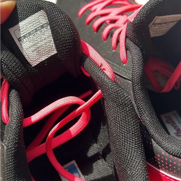 Under armour softball cleats - youth 6 - fits women’s 7.5ish - Picture 2 of 4